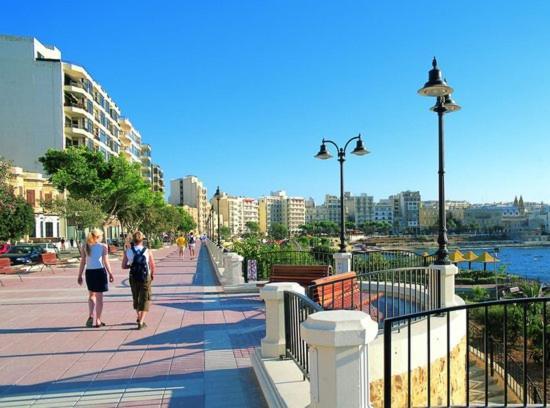 Modern Close To The Sea Apartment